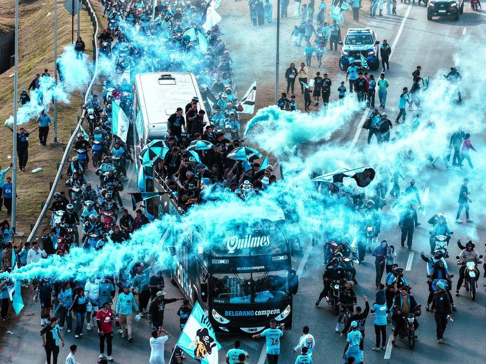 Belgrano celebroacute su tiacutetulo con una histoacuterica caravana por la Circunvalacioacuten