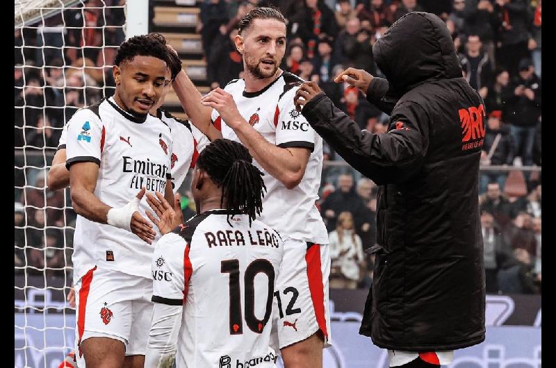 Milan despidioacute a su entrenador tras quedarse sin Champions