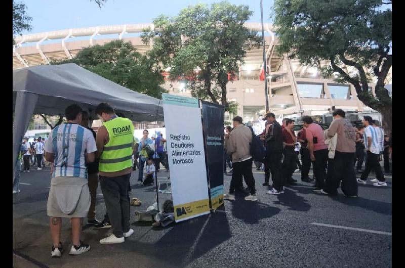 Los deudores alimentarios tampoco podraacuten entrar a los partidos del Mundial