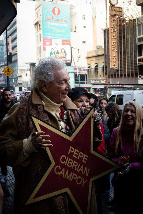 Pepe Cibriaacuten fue homenajeado en la avenida Corrientes con su propia estrella