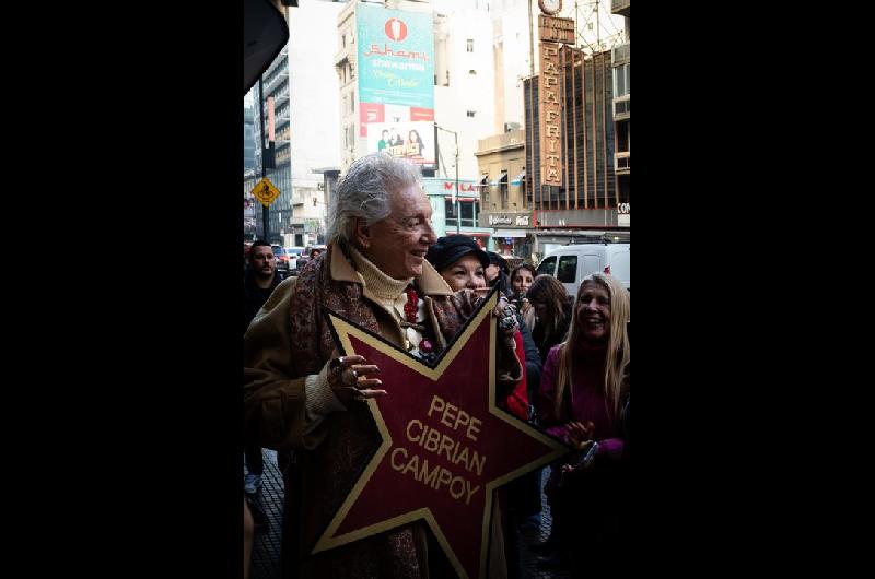 Pepe Cibriaacuten fue homenajeado en la avenida Corrientes con su propia estrella