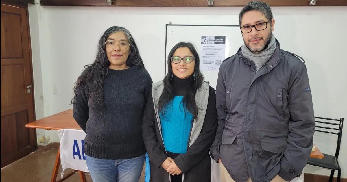 Docentes universitarios eligen representantes