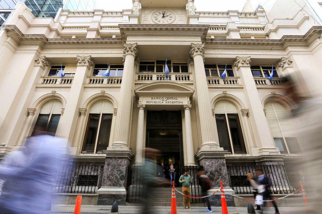 El Gobierno formalizoacute la recompra de letras intransferibles al banco central por 184 billones