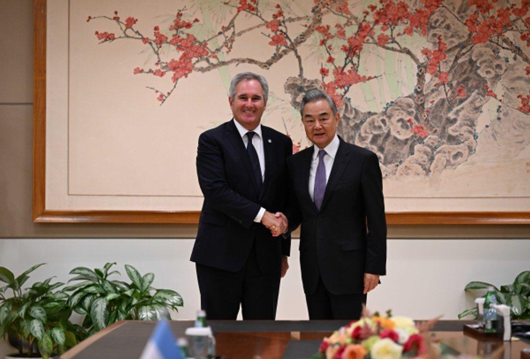 En Nueva York Quirno se reunioacute con el canciller de China