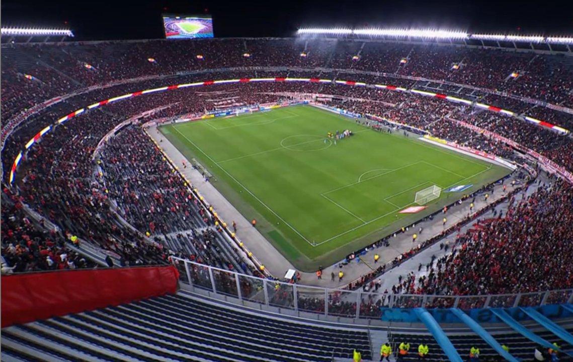 Impaciencia y silbidos al terminar el primer tiempo- la hinchada de River se expresoacute contra los jugadores