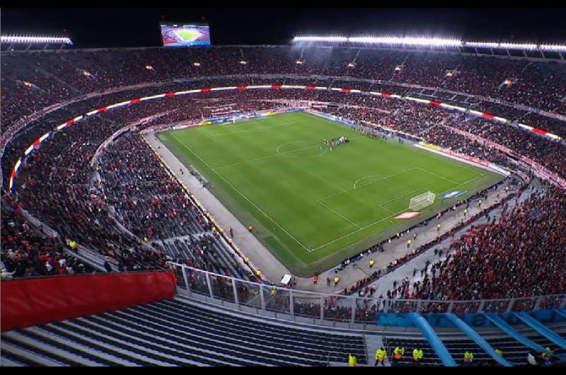 Impaciencia y silbidos al terminar el primer tiempo- la hinchada de River se expresoacute contra los jugadores