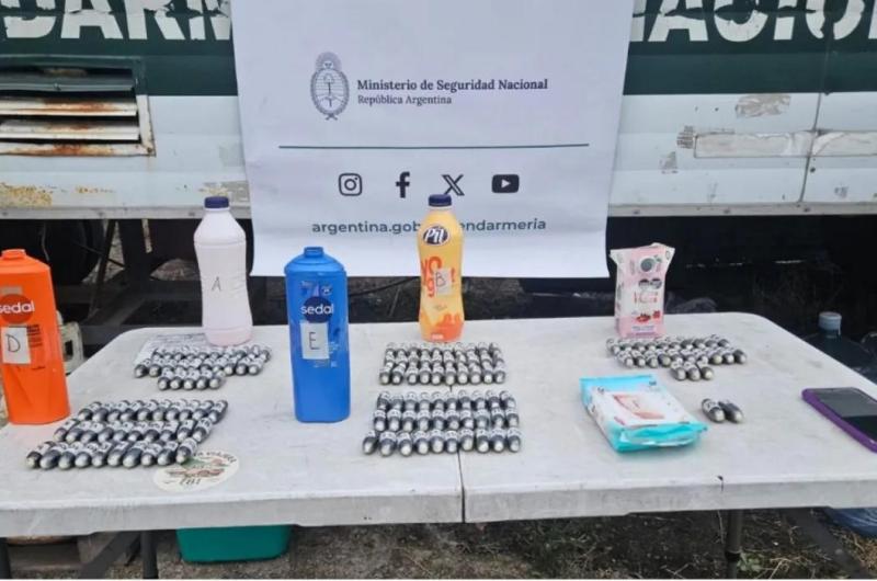 Llevaban cocaiacutena en un micro estaba acondicionada en shampoo y otros envases