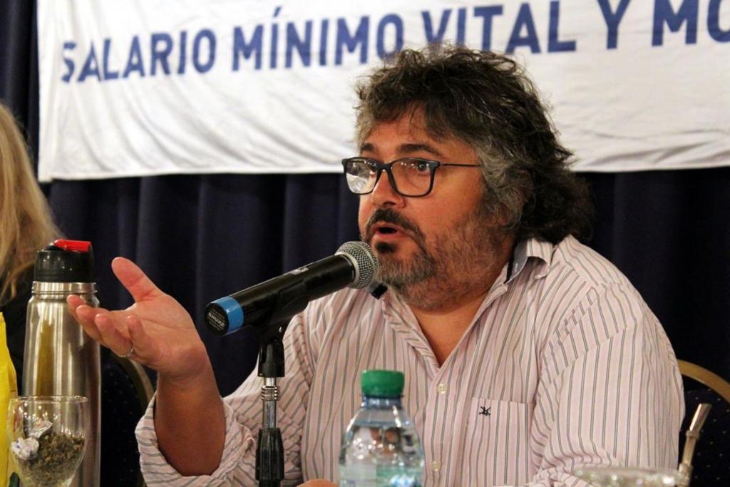 Secretario de Aceiteros- ldquoTendriacuteamos que tener dinamita para poder igualar a los compantildeeros bolivianos