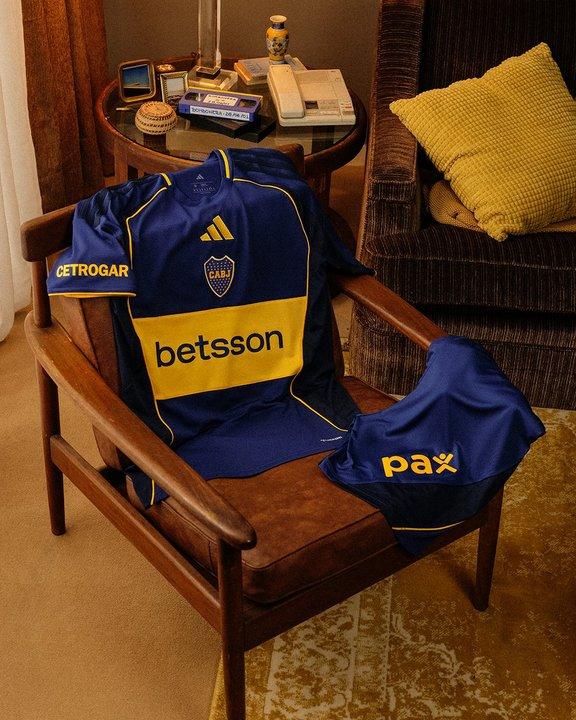 Boca presentoacute una camiseta por el aniversario de su bicampeonato en la Copa Libertadores