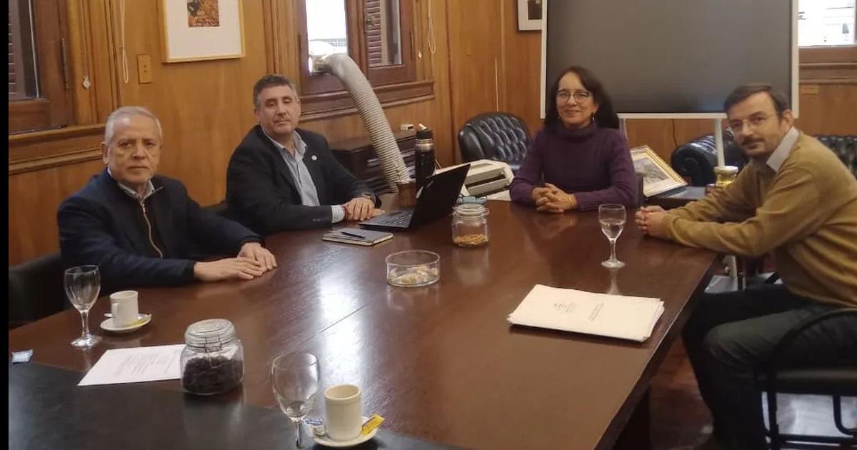 Gestiones ante Nacioacuten para agilizar la aprobacioacuten de programas para tabacalero