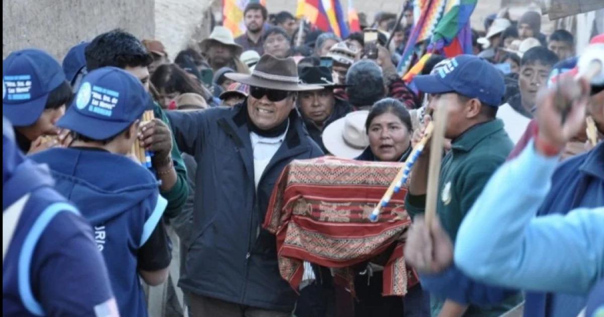 Conmovedora ceremonia para recibir al Nintildeo del Chantildei