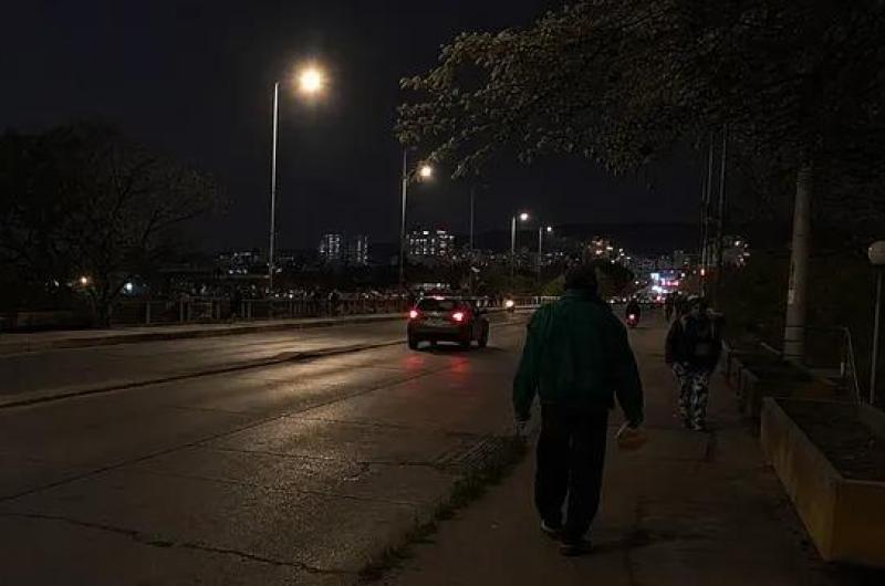 Violento asalto en el puente San Martiacuten- motochorros lo apuntildealaron para robarle
