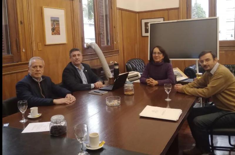 Gestiones ante Nacioacuten para agilizar la aprobacioacuten de programas para tabacalero