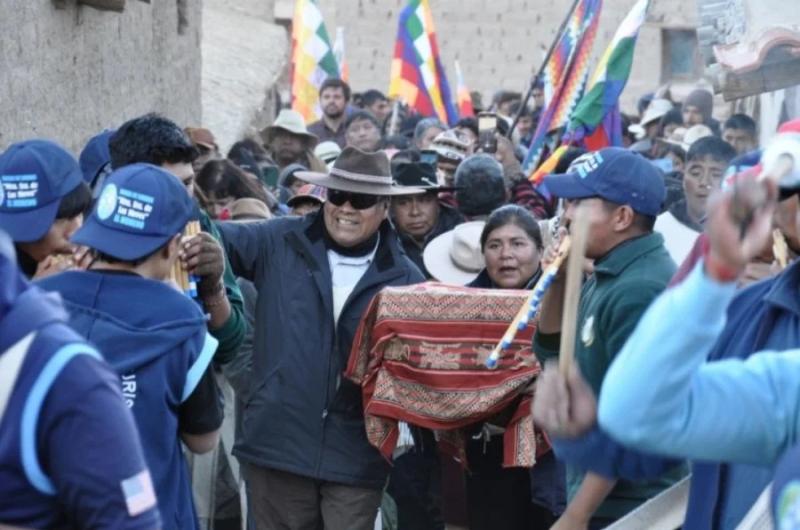 Conmovedora ceremonia para recibir al Nintildeo del Chantildei