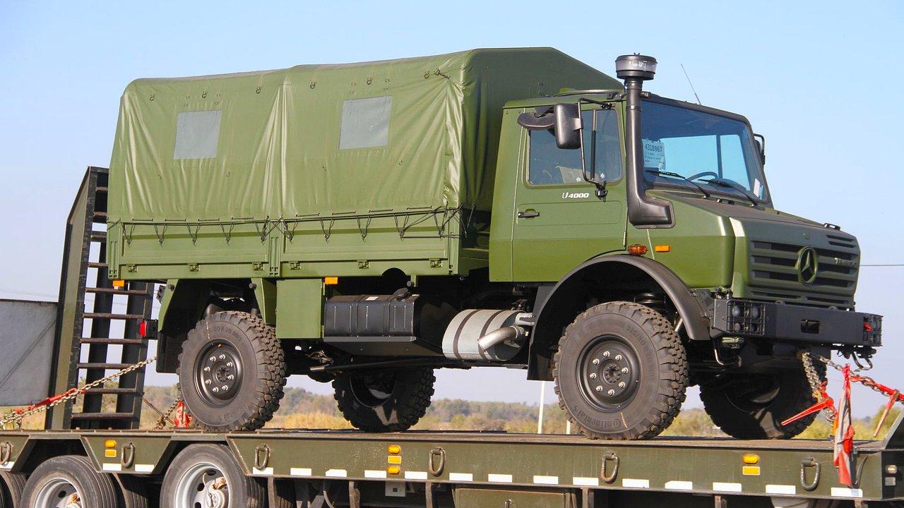 Vuelven los histoacutericos camiones Unimog- asiacute llegaron las primeras unidades que usaraacute el Ejeacutercito Argentino