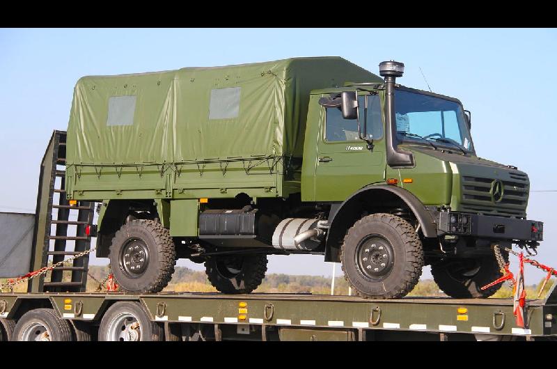 Vuelven los histoacutericos camiones Unimog- asiacute llegaron las primeras unidades que usaraacute el Ejeacutercito Argentino