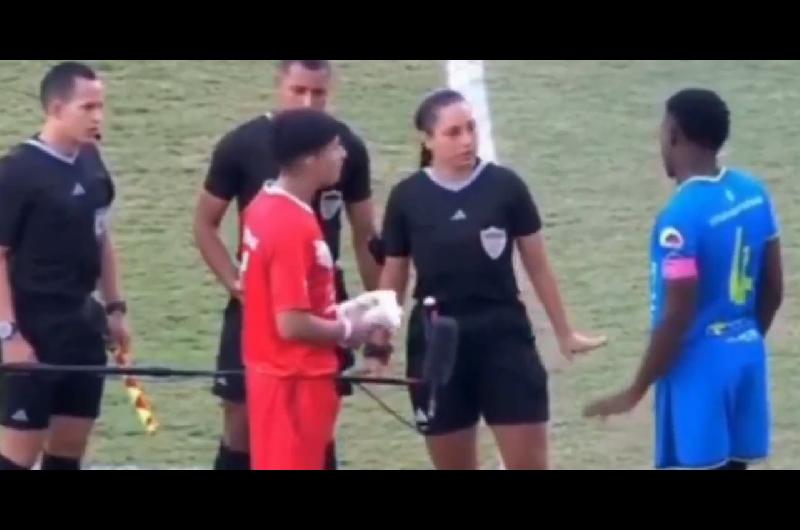 El gesto de un juvenil de Argentinos para evitar un malentendido por racismo en Colombia