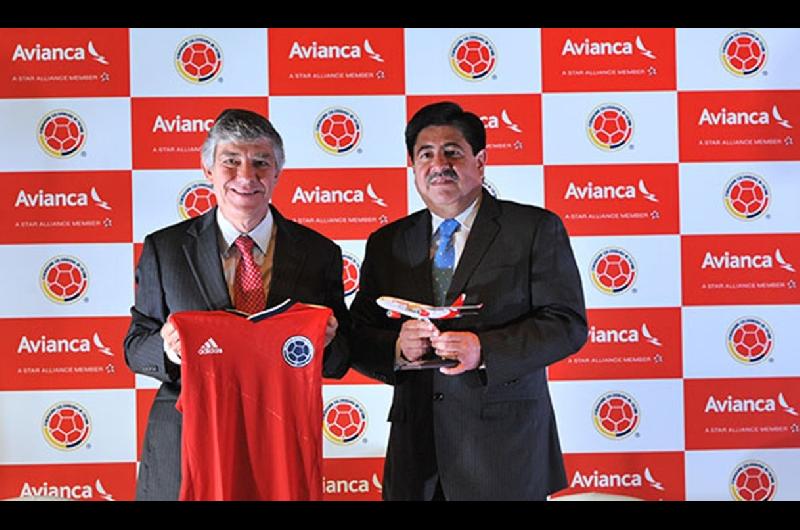 Compantildeiacutea aeacuterea refuerza su alianza con la CONMEBOL