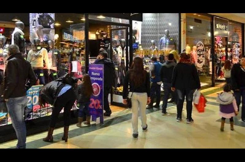 Advierten que la economiacutea mejora pero no se genera maacutes empleo ni sube el consumo