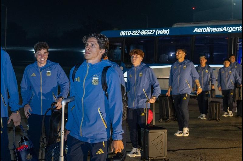 Partioacute hacia Kansas ldquoEl avioacuten maacutes argentino del mundordquo con el plantel de la Seleccioacuten argentina
