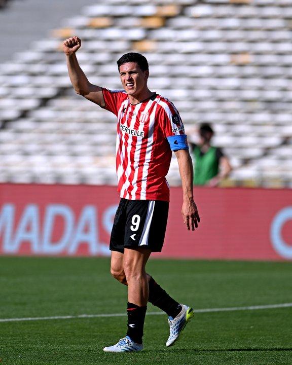 Estudiantes goleoacute a Rosario Central por 3-0 y avanzoacute a octavos de final de la Copa Argentina 2026