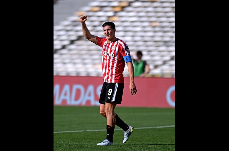 Estudiantes goleoacute a Rosario Central por 3-0 y avanzoacute a octavos de final de la Copa Argentina 2026