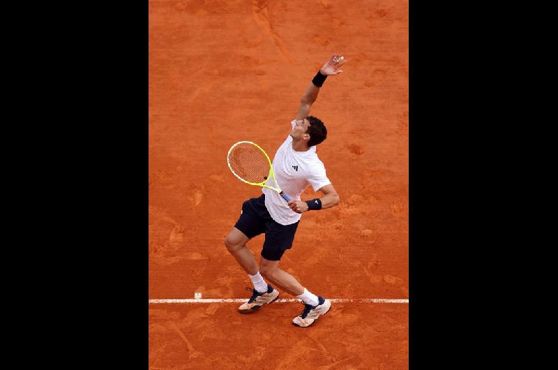 Juan Manuel Ceruacutendolo enfrenta a Matteo Berrettini buscando un histoacuterico pase a cuartos de final de Roland Garros