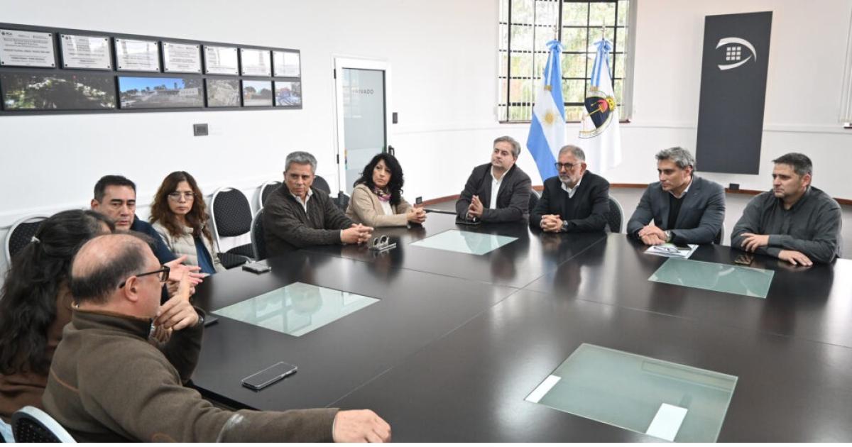 El Municipio impulsa medidas para acompantildear al comercio local 