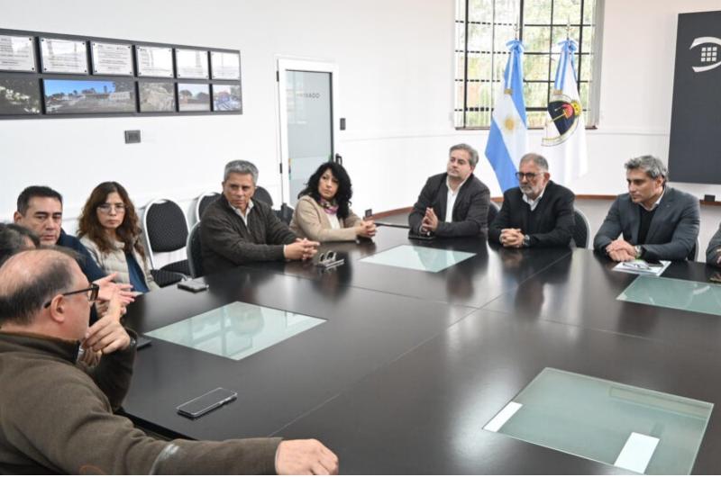 El Municipio impulsa medidas para acompantildear al comercio local 