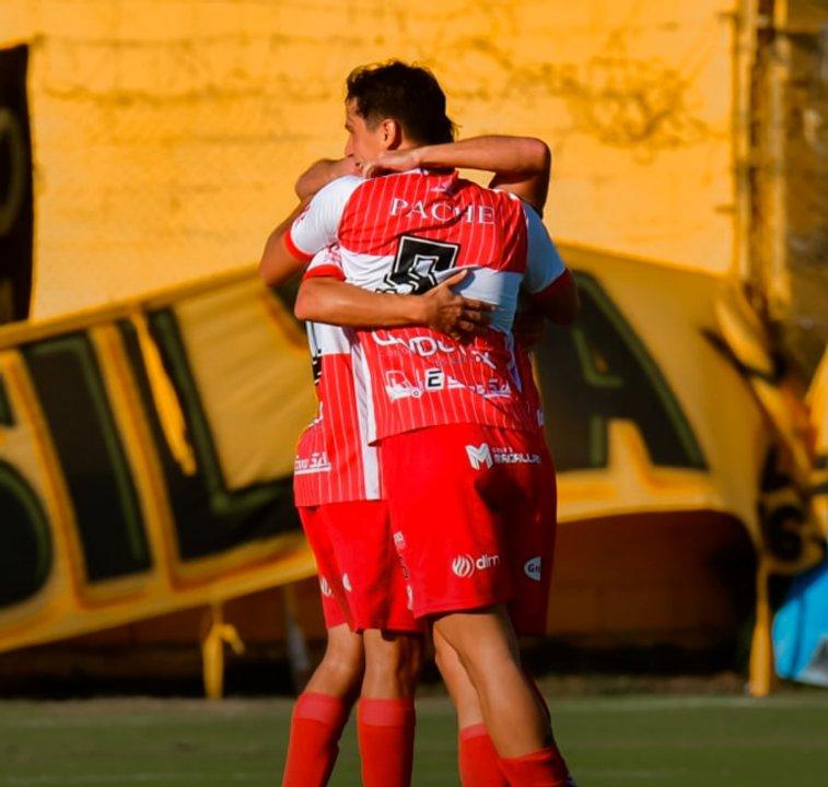Moroacuten le ganoacute a Mitre por 3-1 y es el uacutenico liacuteder de la zona A de la Primera Nacional