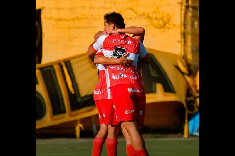Moroacuten le ganoacute a Mitre por 3-1 y es el uacutenico liacuteder de la zona A de la Primera Nacional