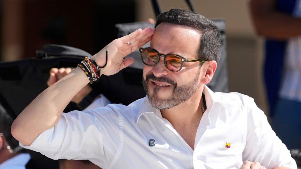 De la Espriella desafiacutea a Cepeda a un debate- ldquoiquestAhora siacute cobarde Te escondiste mientras tu duentildeo haciacutea tu campantildeardquo