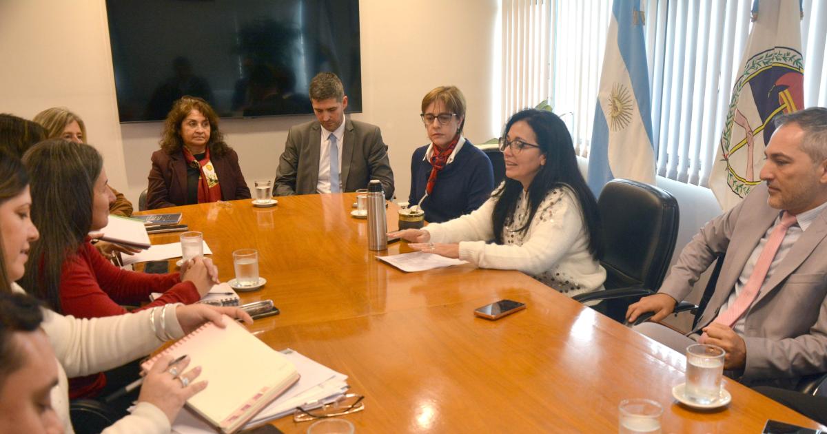 Establecen continuidad del trabajo conjunto y definen los aacutembitos de intervencioacuten
