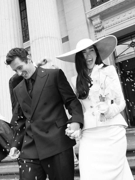 Dua Lipa compartioacute las primeras fotos de su casamiento con Callum Turner