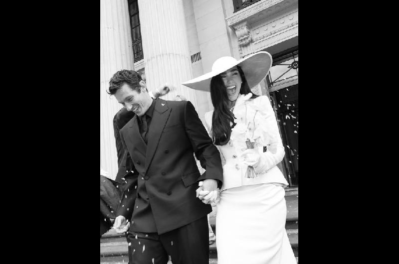Dua Lipa compartioacute las primeras fotos de su casamiento con Callum Turner