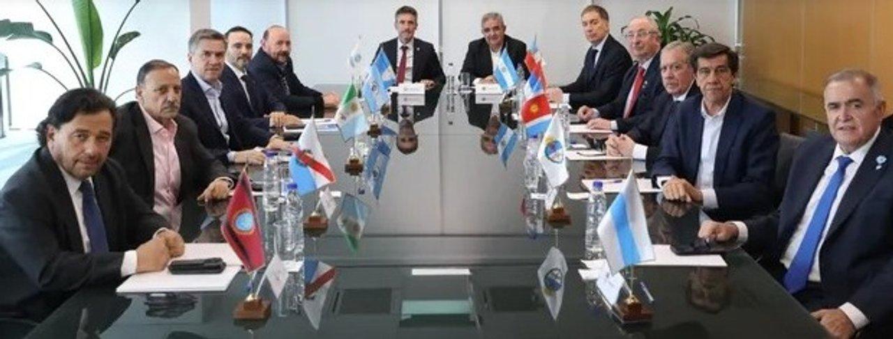 Los gobernadores del Norte mantuvieron una reunioacuten clave con Santilli
