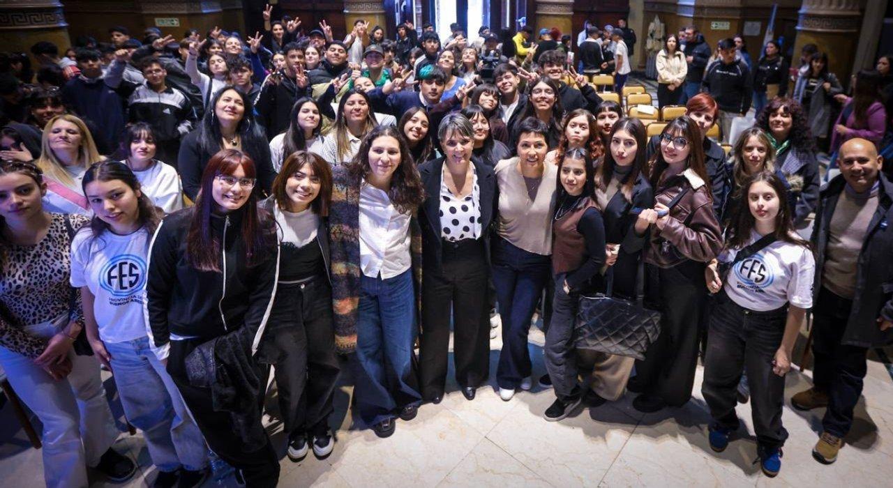 Ley Ema- presentan un proyecto para prevenir la violencia digital en las escuelas bonaerenses