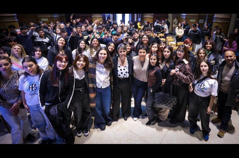 Ley Ema- presentan un proyecto para prevenir la violencia digital en las escuelas bonaerenses