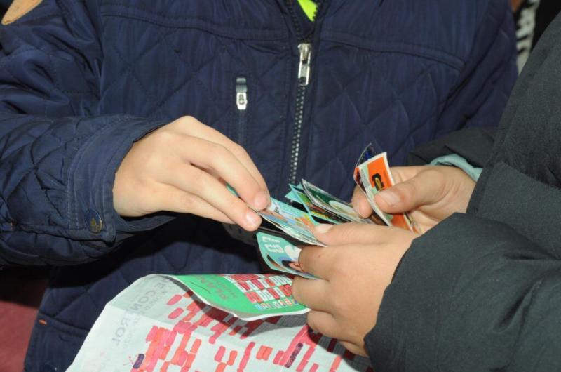 Jornada de intercambio de figuritas y recreacioacuten en Alto Comedero