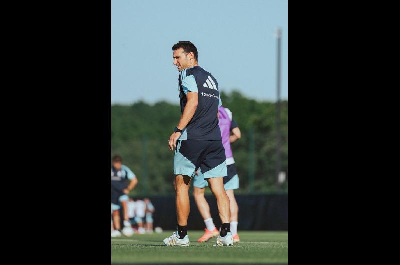 La Seleccioacuten argentina completoacute su segundo entrenamiento en Kansas y Scaloni proboacute un once para jugar ante Honduras