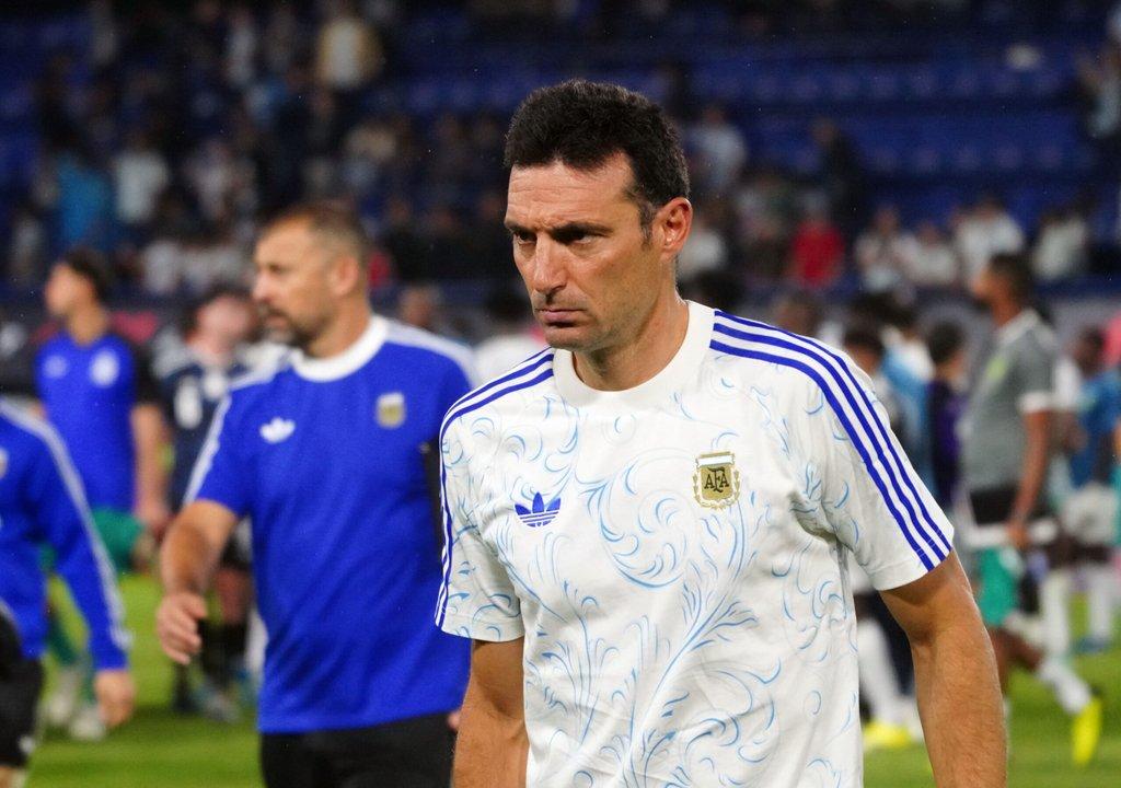 Los grandes ausentes en el primer 11 que paroacute Scaloni en el entrenamiento de la Seleccioacuten argentina
