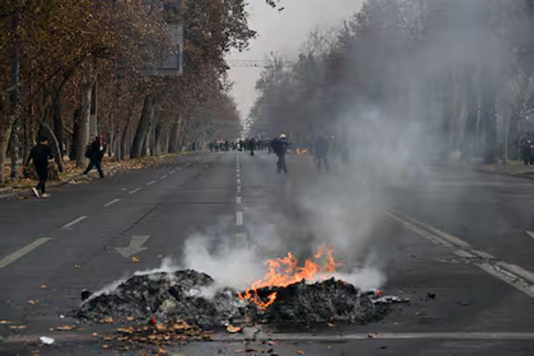 Chile- choques entre carabineros y manifestantes por marcha contra recortes sociales