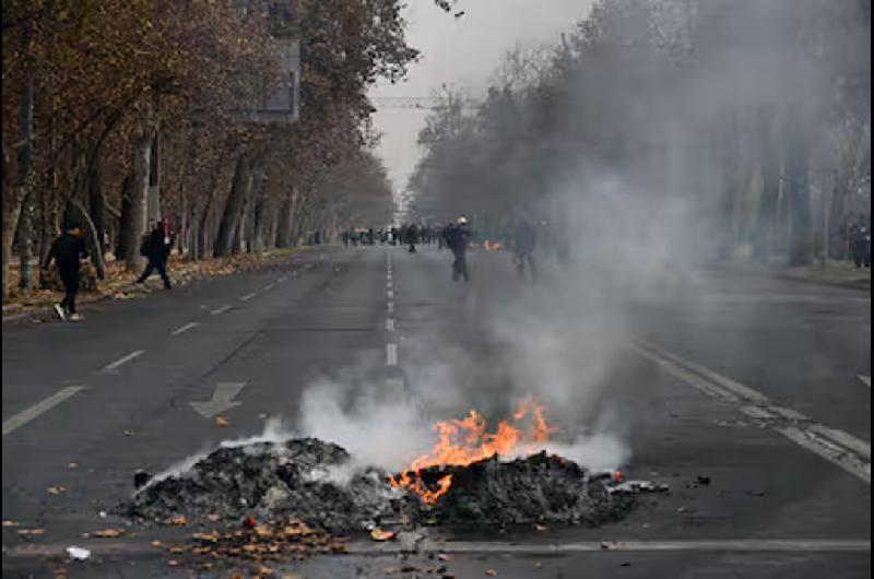Chile- choques entre carabineros y manifestantes por marcha contra recortes sociales