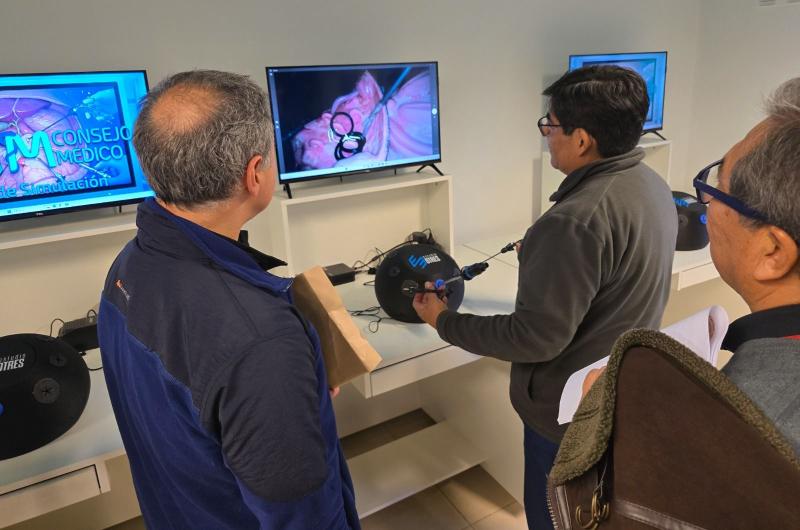 El Consejo Meacutedico inauguroacute un centro de simulacioacuten para cirugiacutea laparoscoacutepica