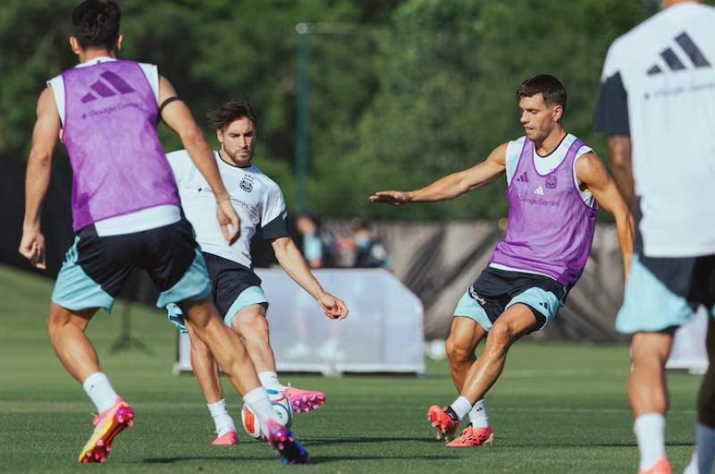 Scaloni reservoacute a cuatro futbolistas por si surgen bajas de urgencia antes del debut