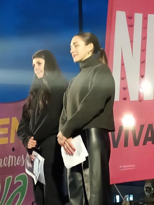 Cazzu y Thelma Fardiacuten encabezaron la marcha por ldquoNi Una Menos en el Congreso