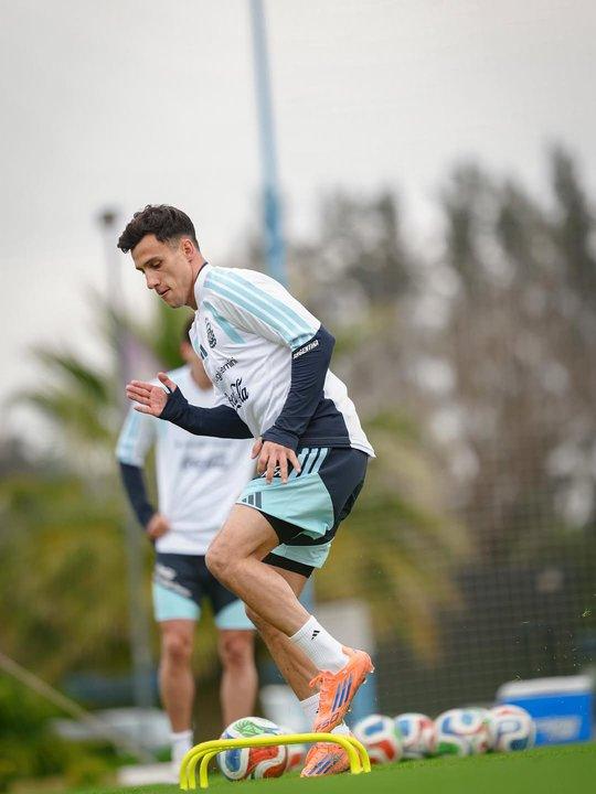 Mundial 2026- Scaloni reservoacute a cuatro futbolistas por si surgen bajas de urgencia antes del debut