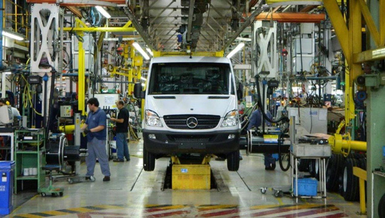La produccioacuten automotriz se desplomoacute en mayo