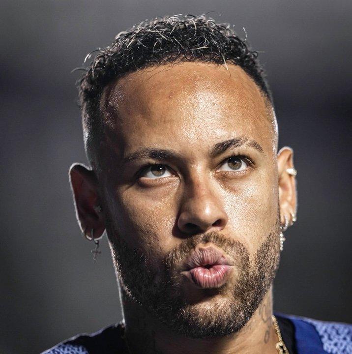 Neymar no viajaraacute al proacuteximo amistoso de Brasil y crece la preocupacioacuten