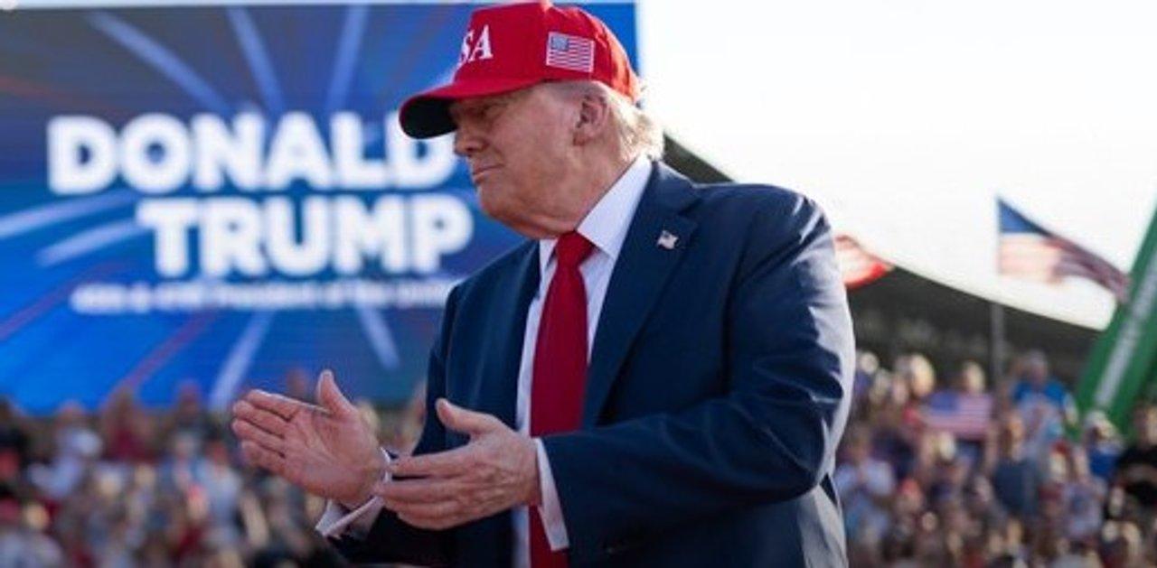Trump reveloacute que aceptariacutea reunirse con el liacuteder supremo de Iraacuten